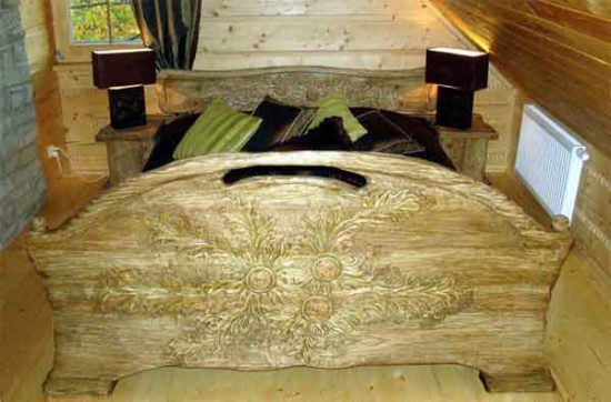 Stylowe, rzeźbione łóżko